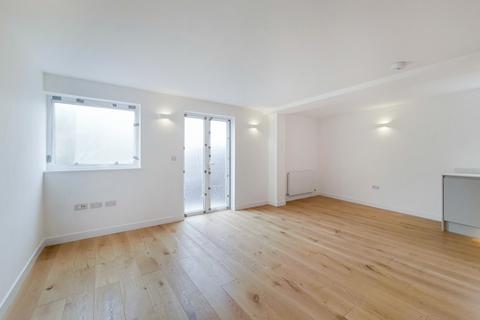 2 bedroom flat for sale, Quarry Court, 2 Dunstans Grove, London, SE22