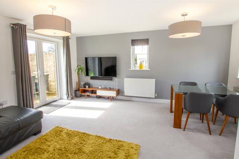 2 Guild Close, Witney, OX28 5DL
