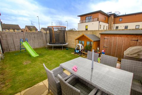 2 Guild Close, Witney, OX28 5DL