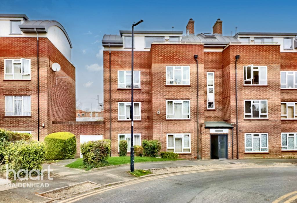 Courtlands, Maidenhead 2 bed apartment £259,000