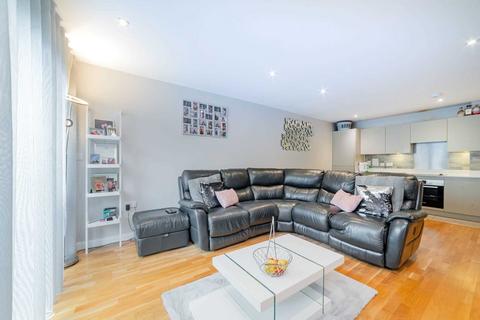 2 bedroom flat for sale, Franklin Court, Borehamwood