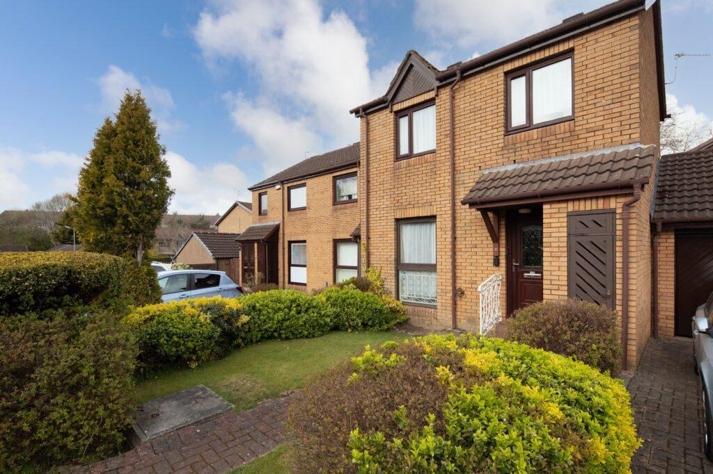 Carleton Gate, Giffnock 2 bed end of terrace house £175,000