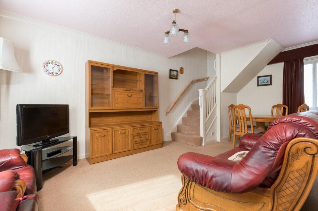 Carleton Gate, Giffnock 2 bed end of terrace house £175,000