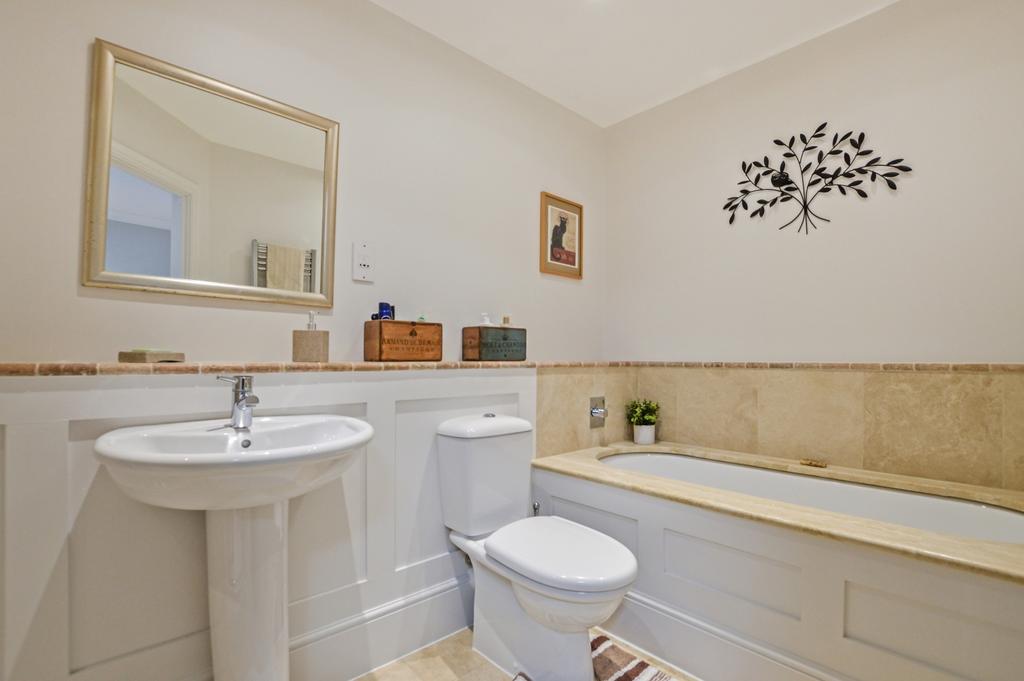 Master Bedroom En-Suite