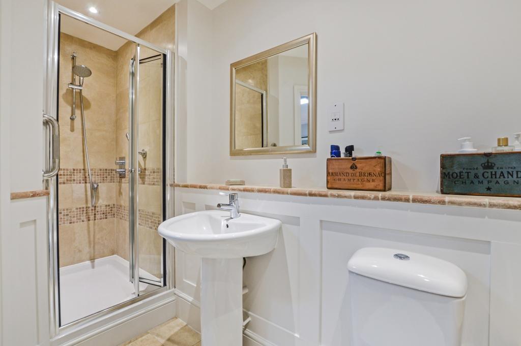 Master Bedroom En-Suite 2