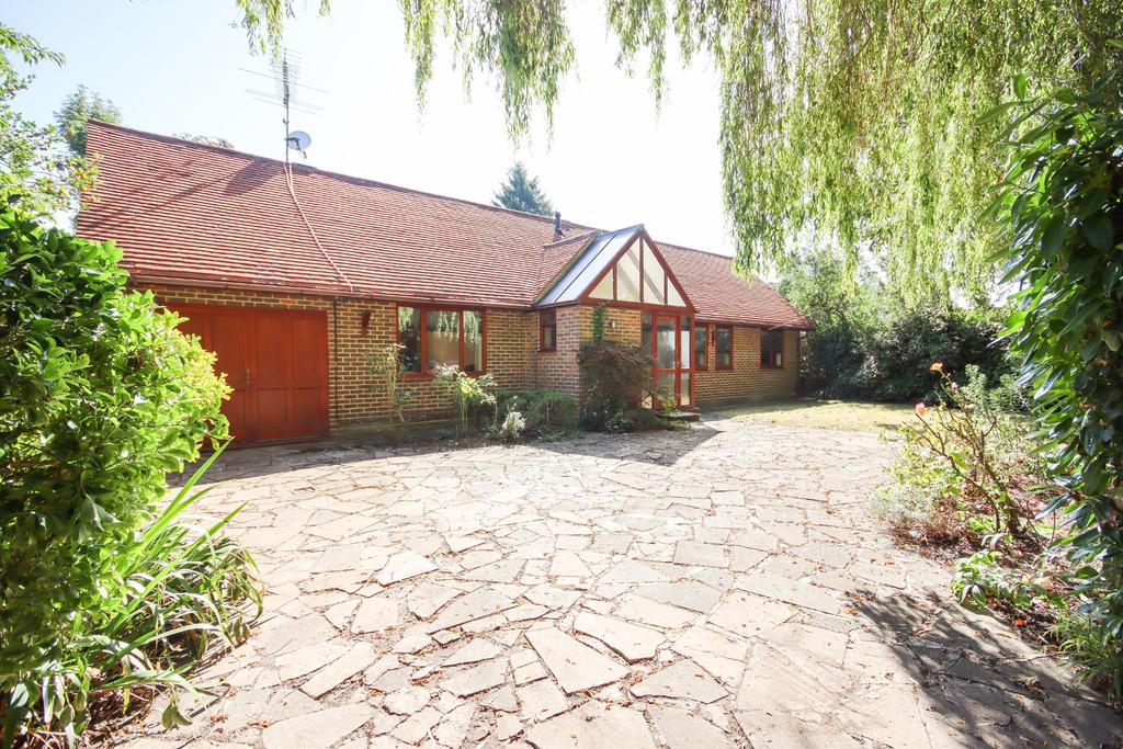 Berries Road, Cookham, Maidenhead 2 bed detached bungalow for sale £