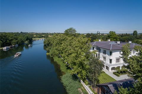 Riverside Manor Ferry Lane, Bourne End, SL8 5DZ