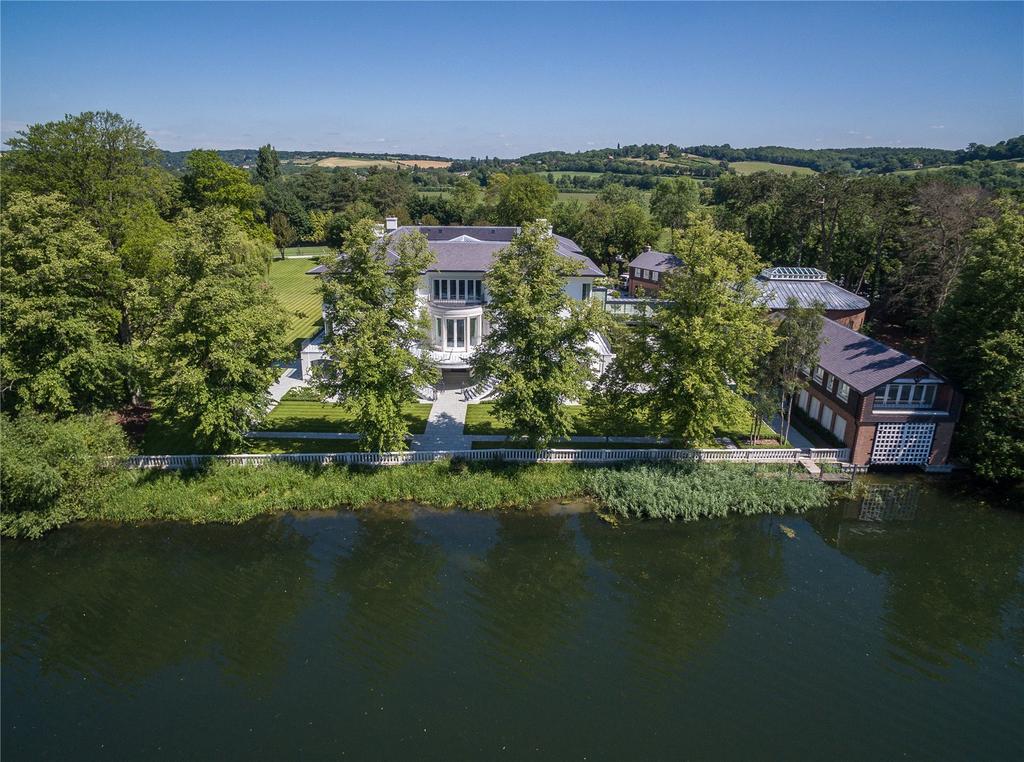 Riverside Manor