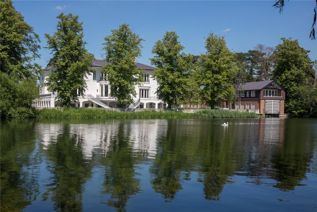 Riverside Manor