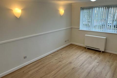 1 bedroom block of apartments to rent, 1 Bed – First Floor Flat – Regency Court, Hinckley Road, Leicester, LE3 0TR. £795 PCM.