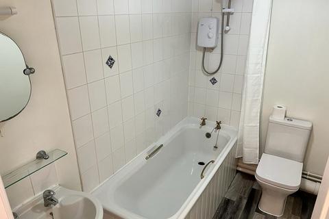 1 bedroom block of apartments to rent, 1 Bed – First Floor Flat – Regency Court, Hinckley Road, Leicester, LE3 0TR. £795 PCM.
