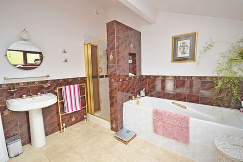 Langholme Skipton Road, Bradley, Keighley, BD20 9EF