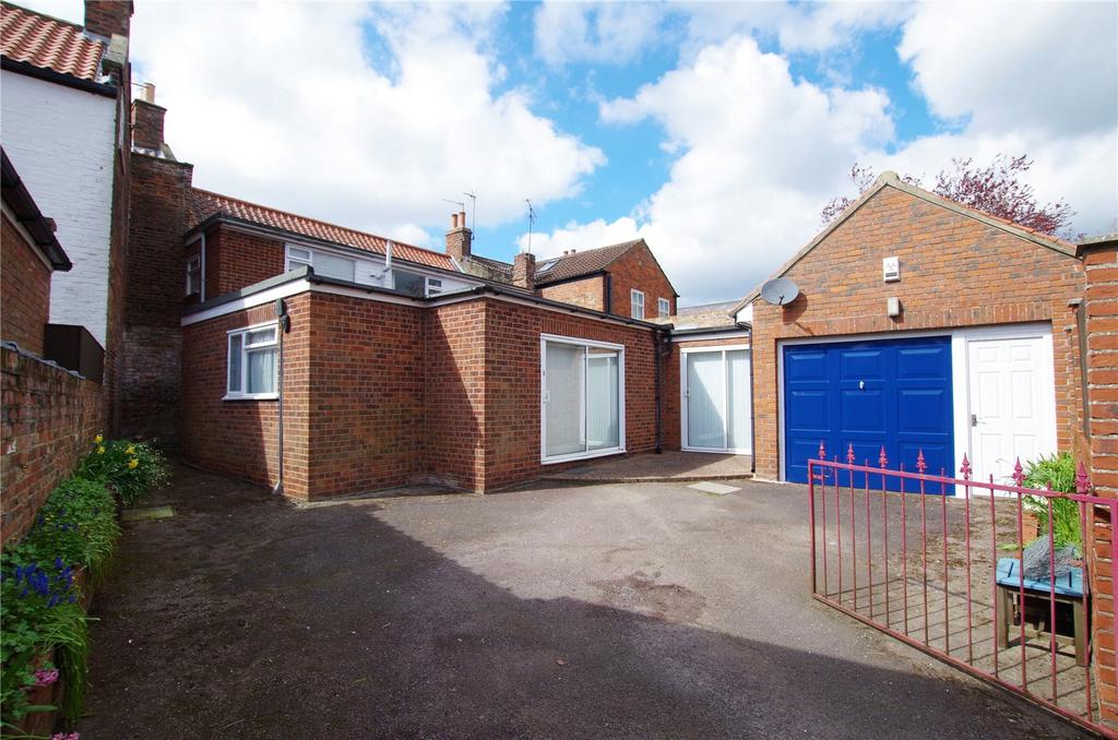 Market Hill, Hedon, East Yorkshire, HU12 5 bed terraced house for sale