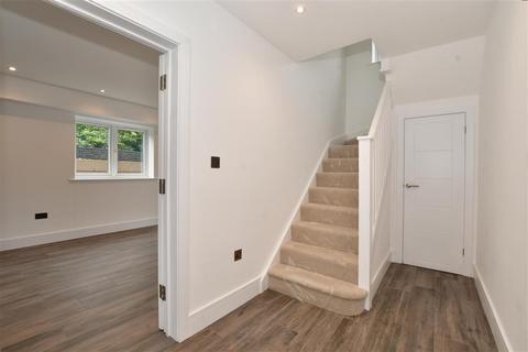 162 Kingsdown Avenue, South Croydon, CR2 6QR