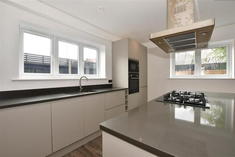 162 Kingsdown Avenue, South Croydon, CR2 6QR