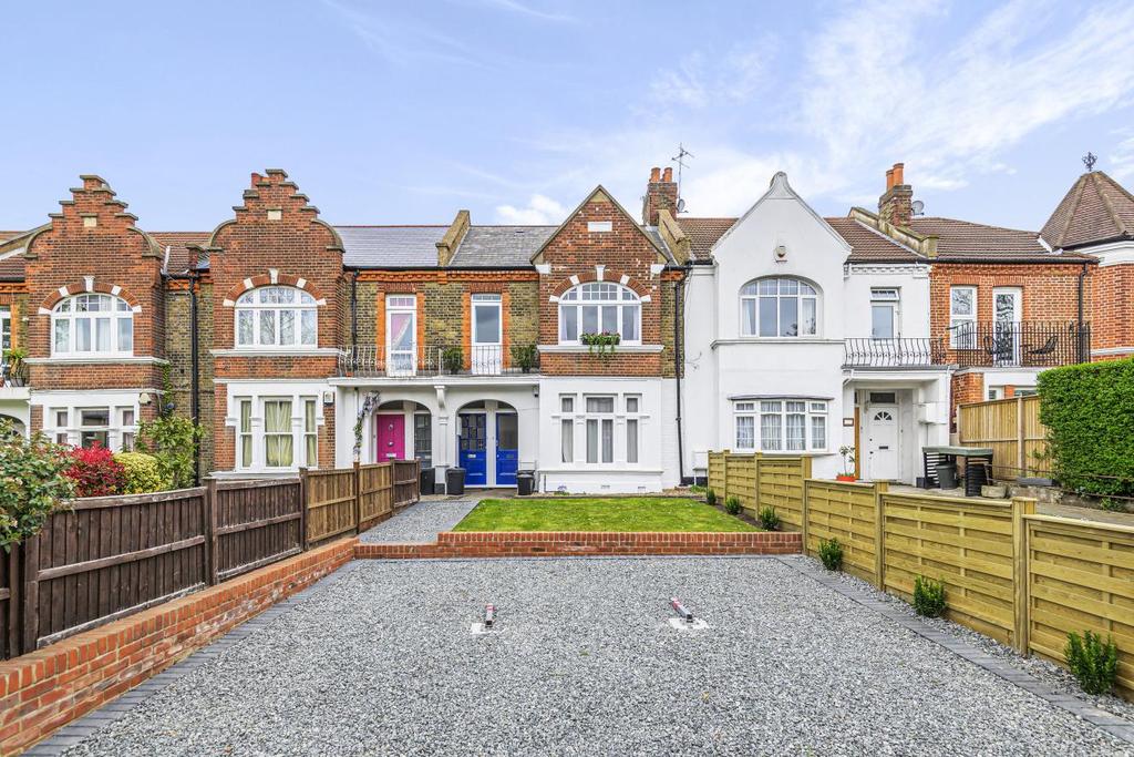 Bedford Hill, Balham 3 bed flat £725,000