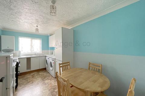 2 bedroom flat for sale - Fen Court, Lowestoft