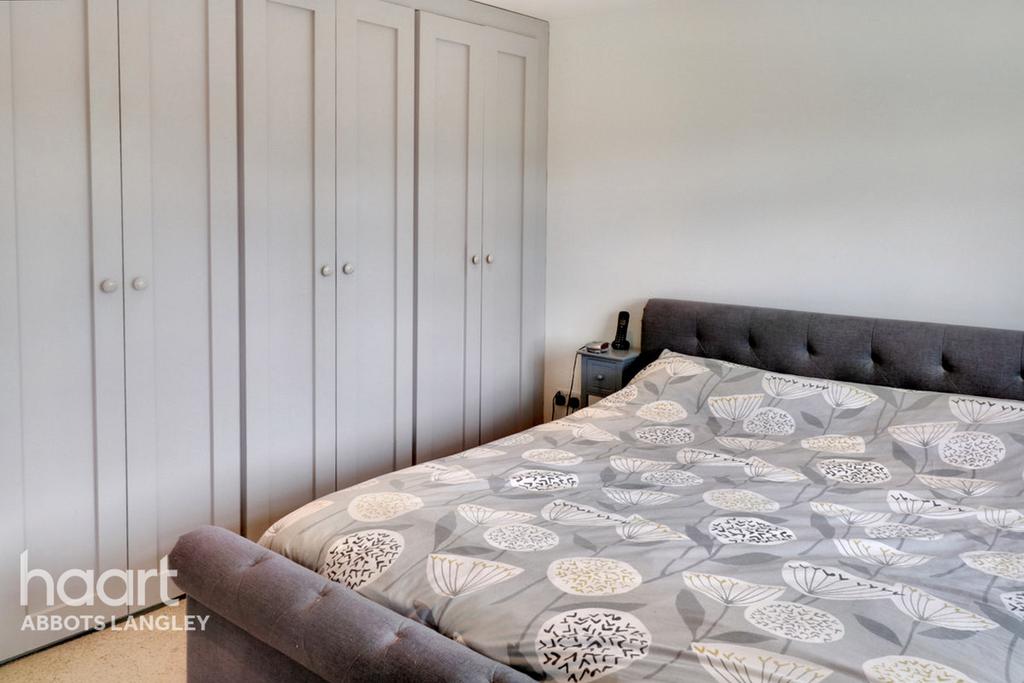 Manor House Gardens, Abbots Langley 4 bed semidetached house £800,000