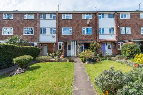 33 Bond Gardens, Wallington, SM6 7LW