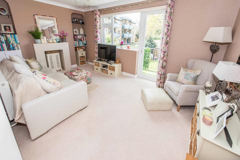 33 Bond Gardens, Wallington, SM6 7LW