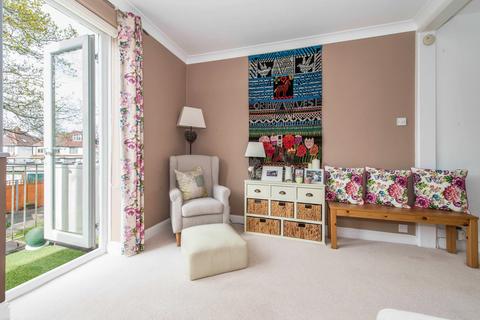 33 Bond Gardens, Wallington, SM6 7LW