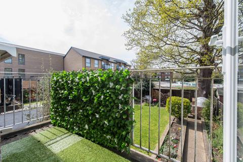 33 Bond Gardens, Wallington, SM6 7LW