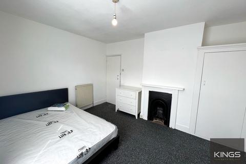 4 bedroom terraced house to rent, Percy Road, Southsea