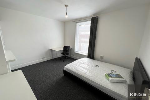 4 bedroom terraced house to rent, Percy Road, Southsea