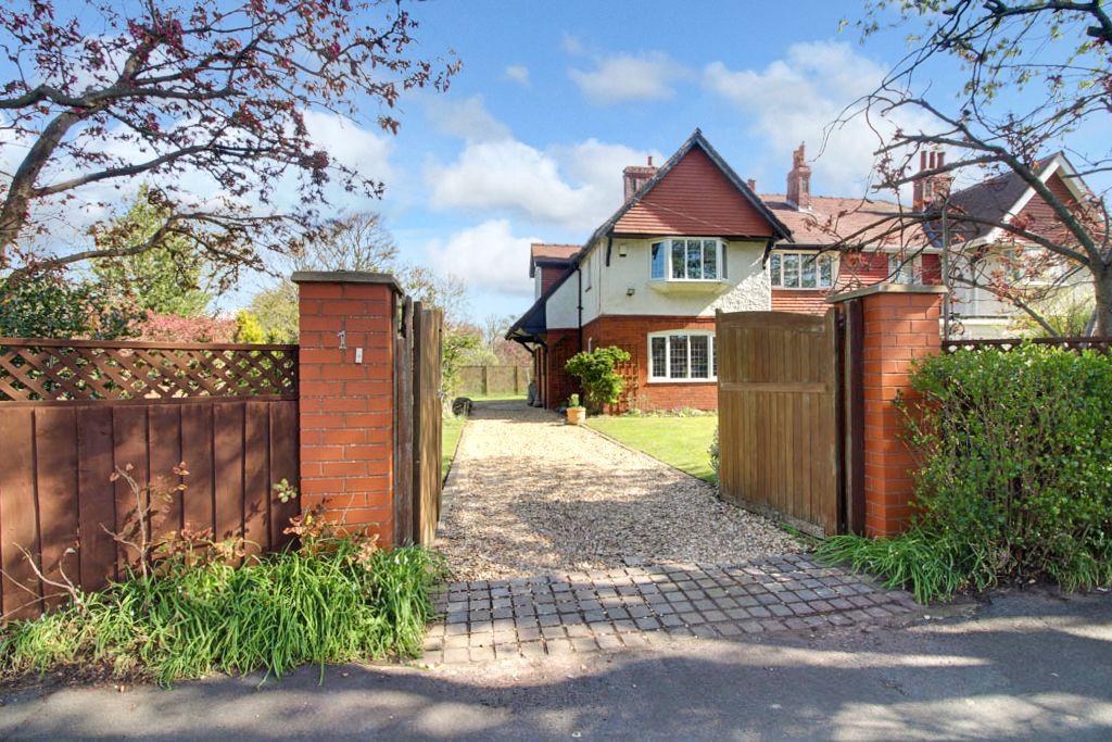 Kings Road, Formby L37 4BB 4 bed semidetached house £500,000