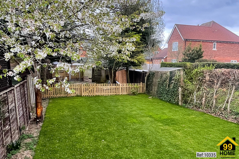 4 bedroom semi-detached house for sale, Basingstoke Road, Reading, Berkshire, RG7