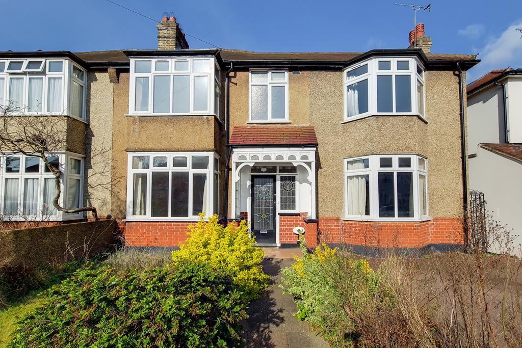 Churchbury Lane, Enfield EN1 3 bed semidetached house £2,250 pcm (£