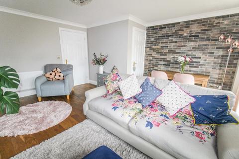 16 County Way, Trowbridge, BA14 0NB