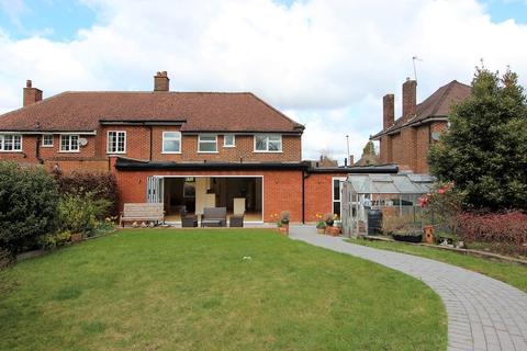 129 Great Tattenhams, Epsom, KT18 5RB