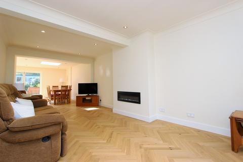 129 Great Tattenhams, Epsom, KT18 5RB
