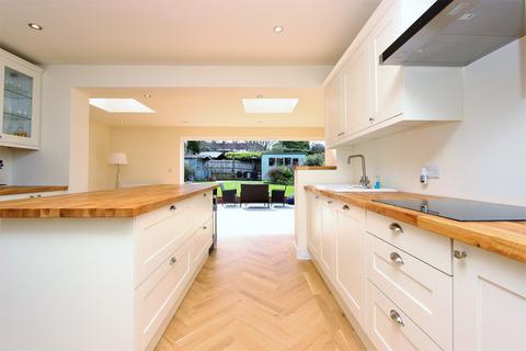 129 Great Tattenhams, Epsom, KT18 5RB