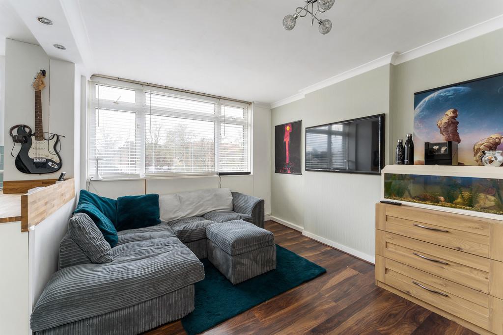 Gardner Close, Wanstead Studio £1,100 pcm (£254 pw)