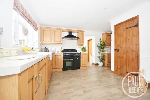 3 Airedale, Carlton Colville, Lowestoft, NR33 8TJ