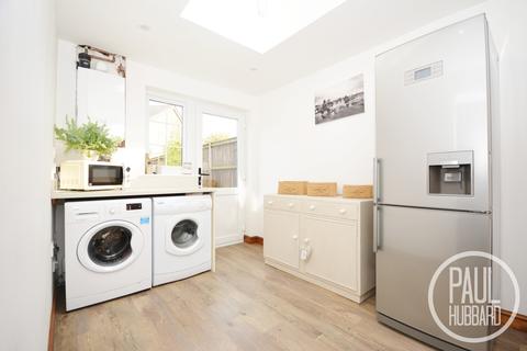 3 Airedale, Carlton Colville, Lowestoft, NR33 8TJ