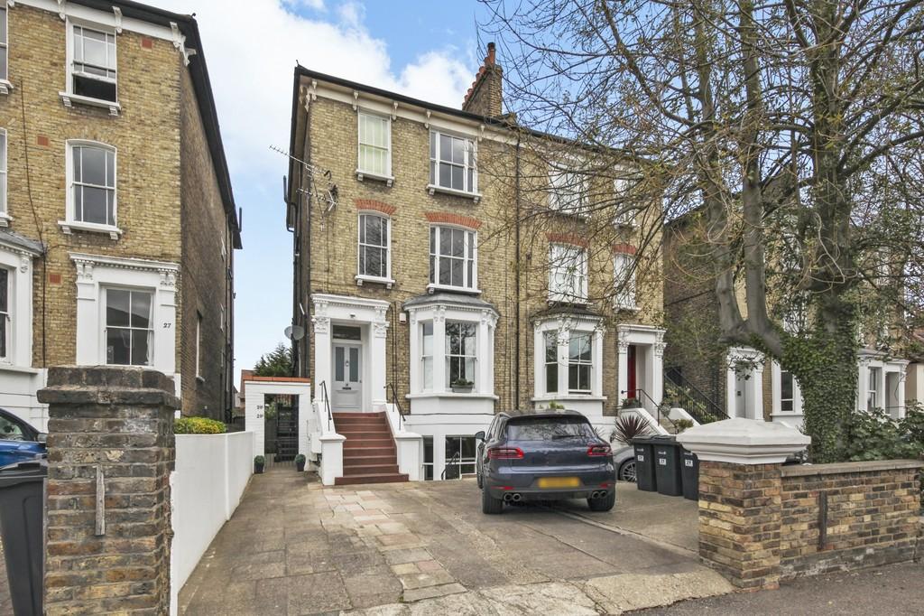 Grosvenor Road, Wanstead 2 bed apartment £460,000