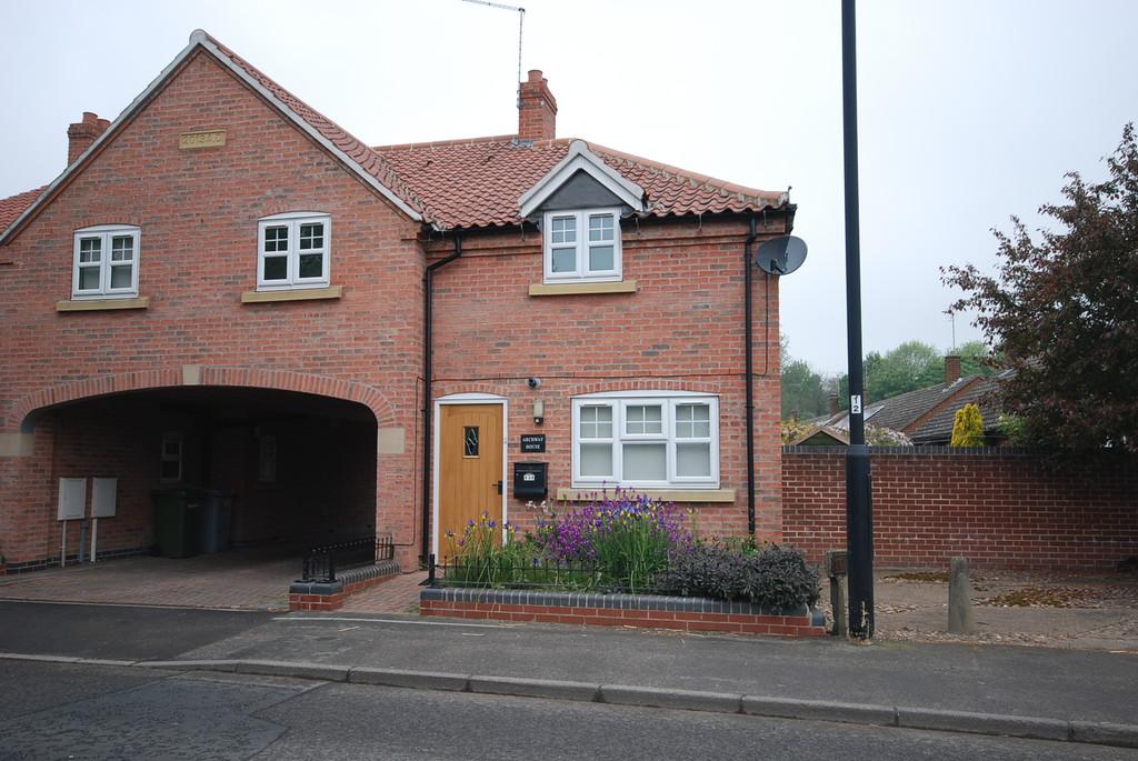 Easthorpe, Southwell 3 bed semidetached house £950 pcm (£219 pw)