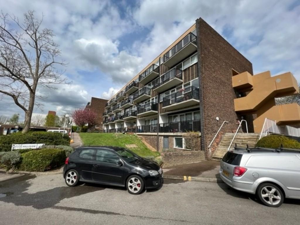 Hillside, Hoddesdon 2 bed flat £1,000 pcm (£231 pw)