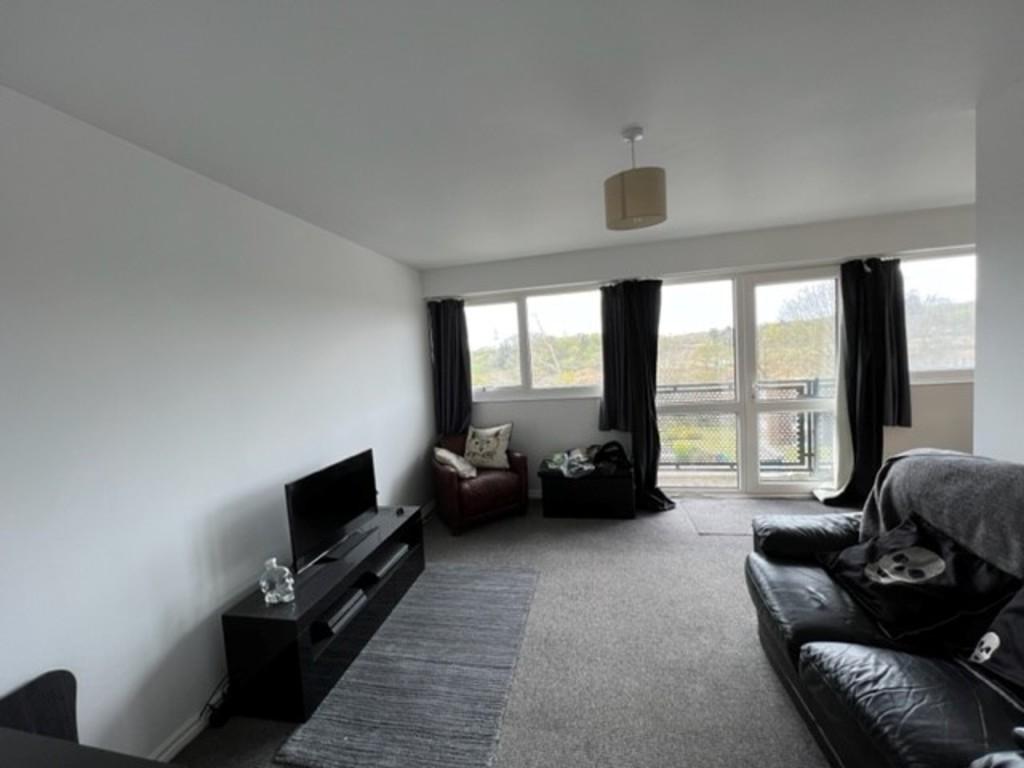 Hillside, Hoddesdon 2 bed flat £1,000 pcm (£231 pw)