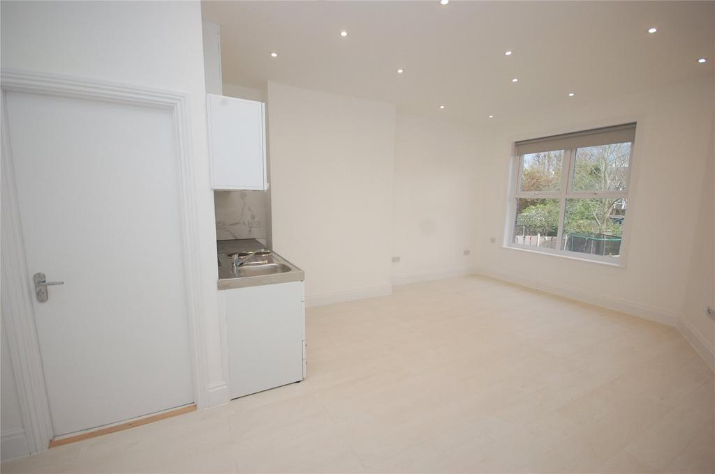 Gainsborough Road, Woodside Park, N12 Studio £950 pcm (£219 pw)
