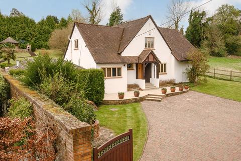 Close End Garden Close, Leatherhead, KT22 8LT