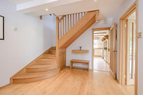 Close End Garden Close, Leatherhead, KT22 8LT