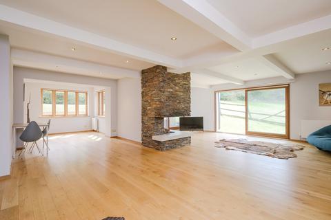 Close End Garden Close, Leatherhead, KT22 8LT