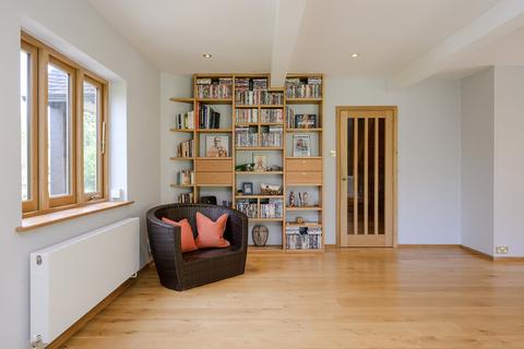 Close End Garden Close, Leatherhead, KT22 8LT