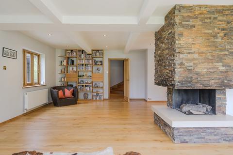 Close End Garden Close, Leatherhead, KT22 8LT