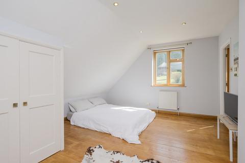 Close End Garden Close, Leatherhead, KT22 8LT