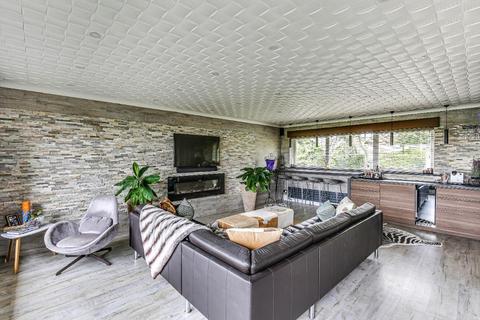 5 Kooringa, Warlingham, CR6 9JP